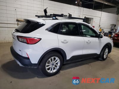 Trzecie zdjęcie samochodu z tyłu: 2020 FORD ESCAPE SE VIN:1FMCU9G67LUB80229 - miniatura
