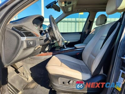 Zdjęcie 7 z 13 samochodu: 2013 BMW X5 XDRIVE35I VIN:5UXZV4C58D0B20773 - miniatura