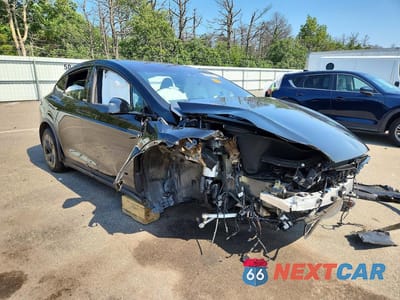 Czwarte zdjęcie samochodu z boku: 2026 TESLA MODEL X VIN:7SAXCBE68TF479811 - miniatura