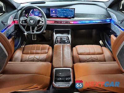 Zdjęcie 8 z 12 samochodu: 2023 BMW 760 XI VIN:WBA33EJ01PCN17880 - miniatura