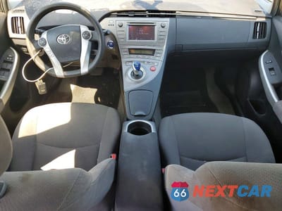 Zdjęcie 8 z 13 samochodu: 2015 TOYOTA PRIUS TWO VIN:JTDKN3DU7F0439777 - miniatura