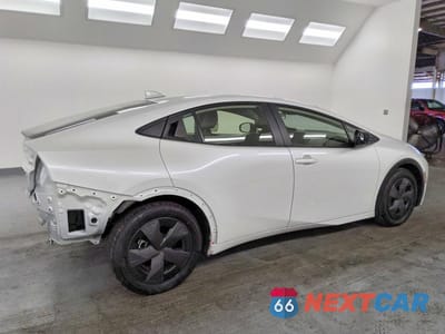 Trzecie zdjęcie samochodu z tyłu: 2025 TOYOTA PRIUS LE VIN:JTDACAAU9S3061299 - miniatura