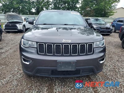 Piąte zdjęcie samochodu w środku: 2019 JEEP GRAND CHEROKEE LAREDO VIN:1C4RJFAG5KC853823 - miniatura