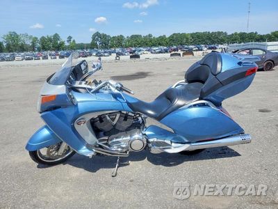 Trzecie zdjęcie samochodu z tyłu: 2009 VICTORY MOTORCYCLES VISION TOURING VIN:5VPSD36D993004697 - miniatura