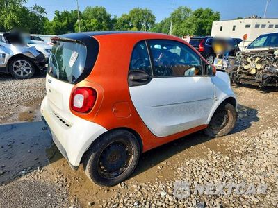 Trzecie zdjęcie samochodu z tyłu: 2016 SMART FORTWO VIN:WMEFJ5DAXGK060830 - miniatura