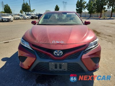Piąte zdjęcie samochodu w środku: 2018 TOYOTA CAMRY HYBRID SE VIN:4T1B21HK3JU506670 - miniatura