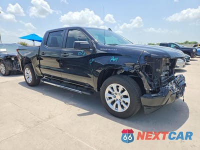 Czwarte zdjęcie samochodu z boku: 2025 CHEVROLET SILVERADO C1500 CUSTOM VIN:1GCPABEK7SZ325812 - miniatura