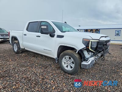 Czwarte zdjęcie samochodu z boku: 2024 GMC 1500 VIN:1GTUUAED0RZ348929 - miniatura