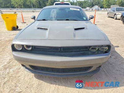 Piąte zdjęcie samochodu w środku: 2018 DODGE CHALLENGER SXT VIN:2C3CDZAG3JH322215 - miniatura