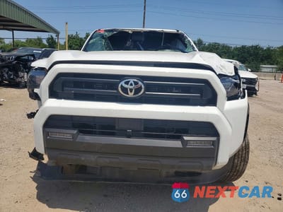 Piąte zdjęcie samochodu w środku: 2026 TOYOTA 4RUNNER SR5 VIN:JTEVA5BR4T5107860 - miniatura