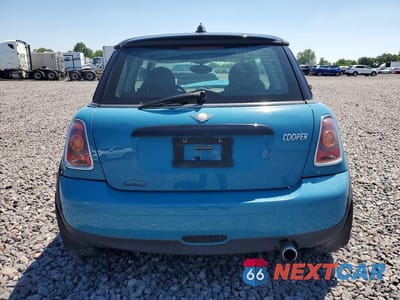 Zdjęcie 6 z 13 samochodu: 2008 MINI COOPER VIN:WMWMF33528TT61424 - miniatura