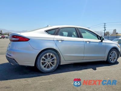 Trzecie zdjęcie samochodu z tyłu: 2019 FORD FUSION SE VIN:3FA6P0HDXKR193411 - miniatura