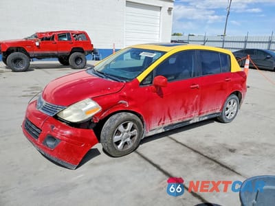 2007 NISSAN VERSA 3N1BC13E47L457620 - główne zdjęcie licytacji z USA - miniatura