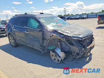 Czwarte zdjęcie samochodu z boku: 2011 CHEVROLET TRAVERSE VIN:1GNKVJEDXBJ262785 - miniatura
