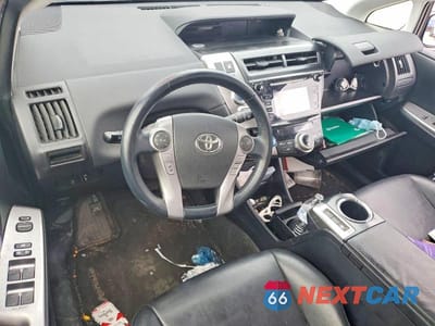 Zdjęcie 8 z 13 samochodu: 2017 TOYOTA PRIUS V FOUR VIN:JTDZN3EUXHJ057866 - miniatura