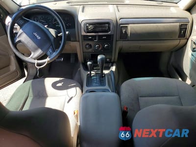 Zdjęcie 8 z 13 samochodu: 2004 JEEP GRAND CHEROKEE LAREDO VIN:1J4GW48S04C331184 - miniatura