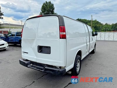 Trzecie zdjęcie samochodu z tyłu: 2019 CHEVROLET EXPRESS G2500 VIN:1GCWGBFB2K1196904 - miniatura
