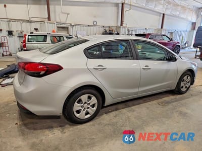 Trzecie zdjęcie samochodu z tyłu: 2017 KIA FORTE LX VIN:3KPFK4A73HE047808 - miniatura