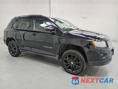 Czwarte zdjęcie samochodu z boku: 2012 JEEP COMPASS LATITUDE VIN:1C4NJDEB0CD621546 - miniatura
