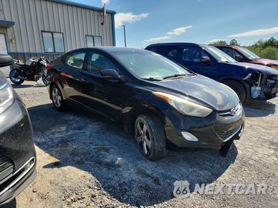 Czwarte zdjęcie samochodu z boku: 2013 HYUNDAI ELANTRA GLS VIN:5NPDH4AE3DH269016 - miniatura