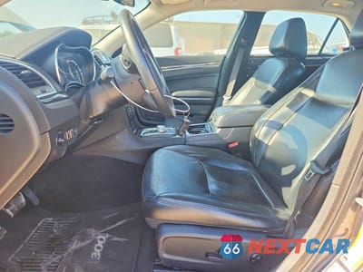 Zdjęcie 7 z 13 samochodu: 2017 CHRYSLER 300 LIMITED VIN:2C3CCARG9HH534281 - miniatura