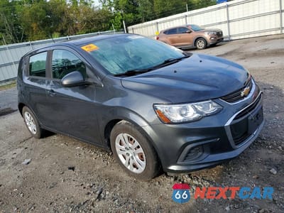 Czwarte zdjęcie samochodu z boku: 2020 CHEVROLET SONIC VIN:1G1JG6SB9L4127952 - miniatura