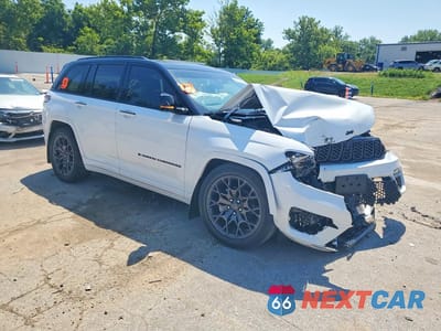 Czwarte zdjęcie samochodu z boku: 2025 JEEP GRAND CHEROKEE SUMMIT VIN:1C4RJHEG7S8791818 - miniatura