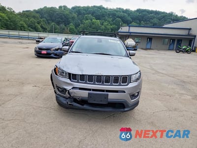 Piąte zdjęcie samochodu w środku: 2017 JEEP COMPASS LATITUDE VIN:3C4NJDBB3HT651338 - miniatura