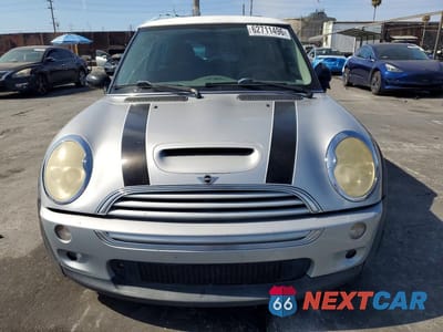 Piąte zdjęcie samochodu w środku: 2002 MINI COOPER S VIN:WMWRE33482TD56996 - miniatura