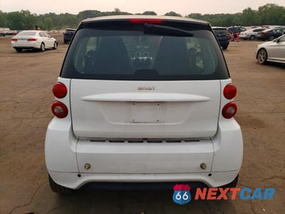 Zdjęcie 6 z 13 samochodu: 2013 SMART FORTWO PURE VIN:WMEEJ3BA7DK651129 - miniatura