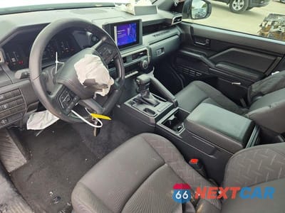 Zdjęcie 8 z 12 samochodu: 2024 TOYOTA TACOMA SR VIN:3TYJDAHN9RT016694 - miniatura