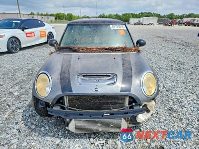 Piąte zdjęcie samochodu w środku: 2010 MINI COOPER S VIN:WMWMF7C56ATX42433 - miniatura