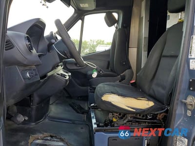 Zdjęcie 7 z 12 samochodu: 2019 MERCEDES-BENZ SPRINTER 2500/3500 DELIVERY VAN VIN:WD4PF0CD9KP045823 - miniatura