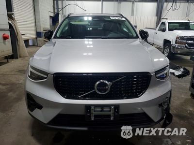 Piąte zdjęcie samochodu w środku: 2023 VOLVO XC40 ULTIMATE VIN:YV4L12UX2P2954693 - miniatura