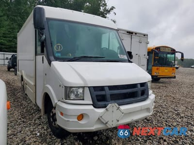 Czwarte zdjęcie samochodu z boku: 2013 ISUZU NPR HD DELIVERY VAN VIN:JALB4T176D7W00009 - miniatura