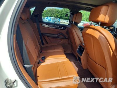 Zdjęcie 11 z 13 samochodu: 2023 PORSCHE CAYENNE GTS VIN:WP1AG2AY1PDA18170 - miniatura