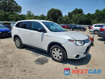 Czwarte zdjęcie samochodu z boku: 2015 MITSUBISHI OUTLANDER ES VIN:JA4AD2A37FZ004168 - miniatura