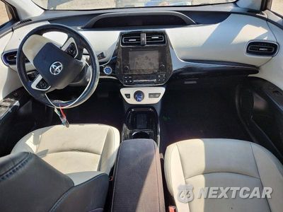 Zdjęcie 8 z 12 samochodu: 2016 TOYOTA PRIUS THREE TOURING VIN:JTDKARFU0G3019340 - miniatura