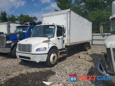 Drugie zdjęcie samochodu z przodu: 2012 FREIGHTLINER BUSINESS CLASS M2 BOX TRUCK VIN:1FVACXDT9CHBM7147 - miniatura