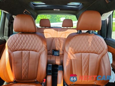 Zdjęcie 10 z 13 samochodu: 2023 BMW X7 M60I VIN:5UX33EM05P9N64033 - miniatura