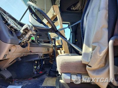 Zdjęcie 7 z 14 samochodu: 2014 FREIGHTLINER CASCADIA TRUCK CAB AND CHASSIS VIN:3AKJGLDV7ESFL8028 - miniatura