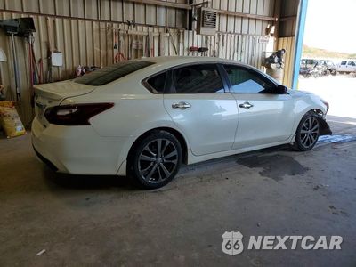 Trzecie zdjęcie samochodu z tyłu: 2018 NISSAN ALTIMA 2.5 SR VIN:1N4AL3AP2JC237443 - miniatura