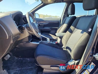 Zdjęcie 7 z 14 samochodu: 2018 MITSUBISHI OUTLANDER SE VIN:JA4AZ3A31JZ053513 - miniatura