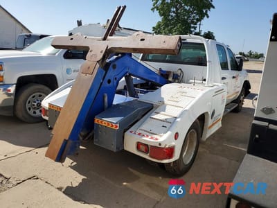 Trzecie zdjęcie samochodu z tyłu: 2014 CHEVROLET SILVERADO K3500 VIN:1GB4KZCGXEF117764 - miniatura