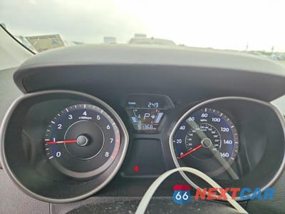 Zdjęcie 9 z 12 samochodu: 2016 HYUNDAI ELANTRA LIMITED VIN:5NPDH4AE5GH688764 - miniatura