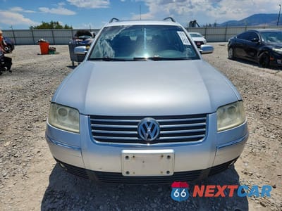 Piąte zdjęcie samochodu w środku: 2003 VOLKSWAGEN PASSAT GLX 4MOTION VIN:WVWYH63B03E062341 - miniatura