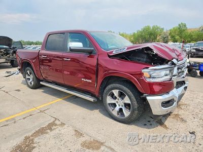Czwarte zdjęcie samochodu z boku: 2019 RAM 1500 LARAMIE VIN:1C6SRFJT5KN627364 - miniatura