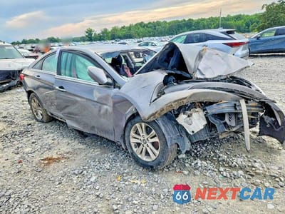 Czwarte zdjęcie samochodu z boku: 2013 HYUNDAI SONATA GLS VIN:5NPEB4AC4DH680882 - miniatura
