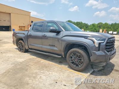 Czwarte zdjęcie samochodu z boku: 2025 TOYOTA TUNDRA SR5 VIN:5TFLA5DB4SX285976 - miniatura