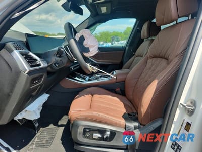 Zdjęcie 7 z 12 samochodu: 2026 BMW X5 M60I VIN:5UX33EU04T9270259 - miniatura